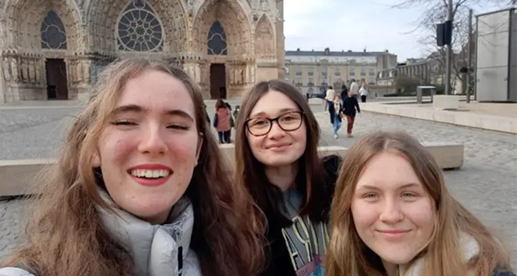 Students selfie in front of Notre Dame in Paris